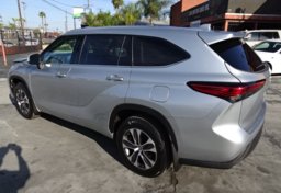 2020 Toyota Highlander - Thumbnail 11