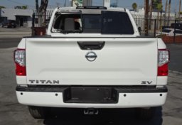 2018 Nissan Titan - Thumbnail 12