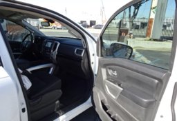 2018 Nissan Titan - Thumbnail 22