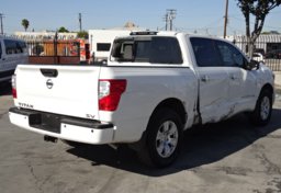 2018 Nissan Titan - Thumbnail 8