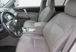 2013 Toyota Highlander - Thumbnail 21
