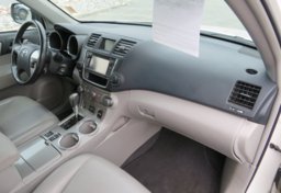 2013 Toyota Highlander - Thumbnail 24