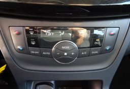 2019 Nissan Sentra - Thumbnail 35