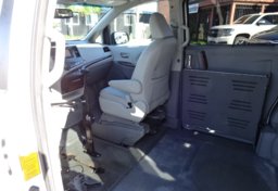 2014 Toyota Sienna - Thumbnail 31