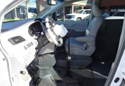 2014 Toyota Sienna - Thumbnail 26