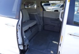 2014 Toyota Sienna - Thumbnail 30