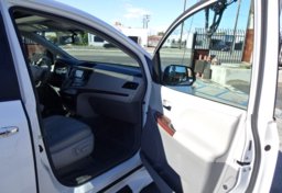 2014 Toyota Sienna - Thumbnail 23