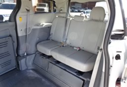 2014 Toyota Sienna - Thumbnail 32