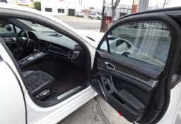 2013 Porsche Panamera - Thumbnail 23