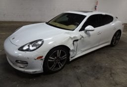 2013 Porsche Panamera - Thumbnail 2