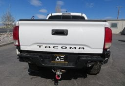 2016 Toyota Tacoma - Thumbnail 13