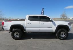 2016 Toyota Tacoma - Thumbnail 5