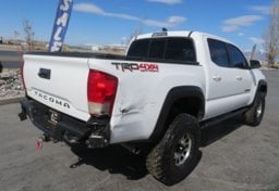 2016 Toyota Tacoma - Thumbnail 11