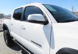 2016 Toyota Tacoma - Thumbnail 15