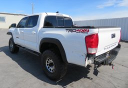 2016 Toyota Tacoma - Thumbnail 12