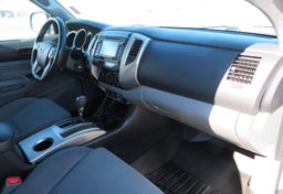 2014 Toyota Tacoma - Thumbnail 30