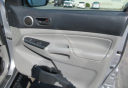 2014 Toyota Tacoma - Thumbnail 31