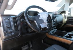 2015 Chevrolet Silverado 3500HD - Thumbnail 28