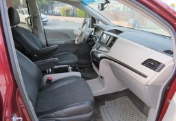 2014 Toyota Sienna - Thumbnail 27