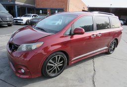 2014 Toyota Sienna - Thumbnail 1