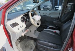 2014 Toyota Sienna - Thumbnail 23