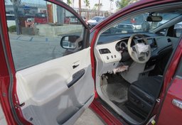 2014 Toyota Sienna - Thumbnail 19