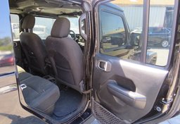 2020 Jeep Gladiator - Thumbnail 24