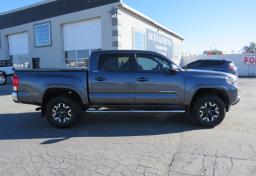 2016 Toyota Tacoma - Thumbnail 11