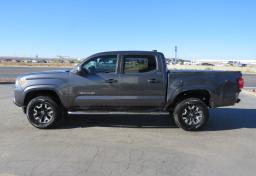 2016 Toyota Tacoma - Thumbnail 10