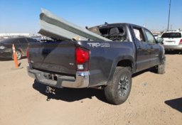 2018 Toyota Tacoma - Thumbnail 3