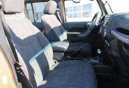 2015 Jeep Wrangler Unlimited - Thumbnail 19