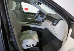 2022 Volvo XC60 - Thumbnail 30
