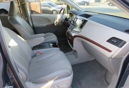 2014 Toyota Sienna - Thumbnail 24