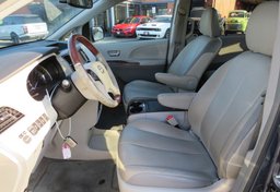 2014 Toyota Sienna - Thumbnail 21