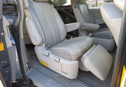 2014 Toyota Sienna - Thumbnail 26