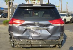 2014 Toyota Sienna - Thumbnail 12