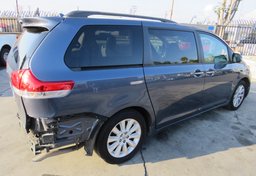 2014 Toyota Sienna - Thumbnail 8