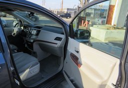 2014 Toyota Sienna - Thumbnail 20