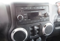 2015 Jeep Wrangler Unlimited - Thumbnail 31