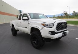 2022 Toyota Tacoma 4WD - Thumbnail 2