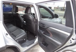 2019 Toyota Highlander - Thumbnail 21