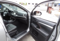 2019 Toyota Highlander - Thumbnail 19