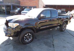 2017 Toyota Tacoma - Thumbnail 2