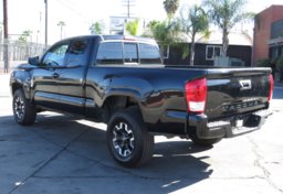 2017 Toyota Tacoma - Thumbnail 8