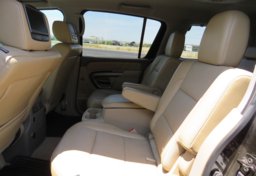 2015 Nissan Armada - Thumbnail 28