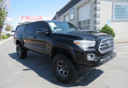 2017 Toyota Tacoma - Thumbnail 3