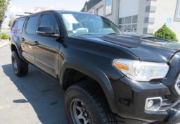 2017 Toyota Tacoma - Thumbnail 12