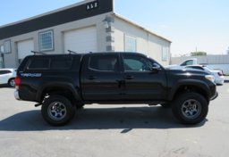 2017 Toyota Tacoma - Thumbnail 9