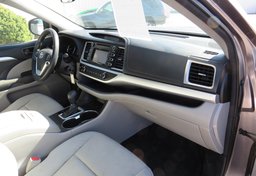 2015 Toyota Highlander - Thumbnail 23