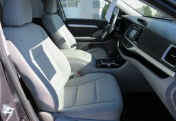 2015 Toyota Highlander - Thumbnail 24